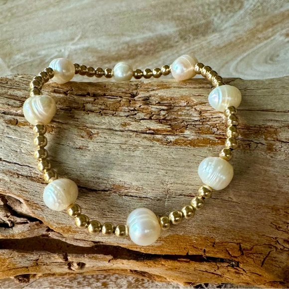 Pearl - Handmade 14k gold filled bead + freshwater pearl stretch bracelet - Picture 1 of 3